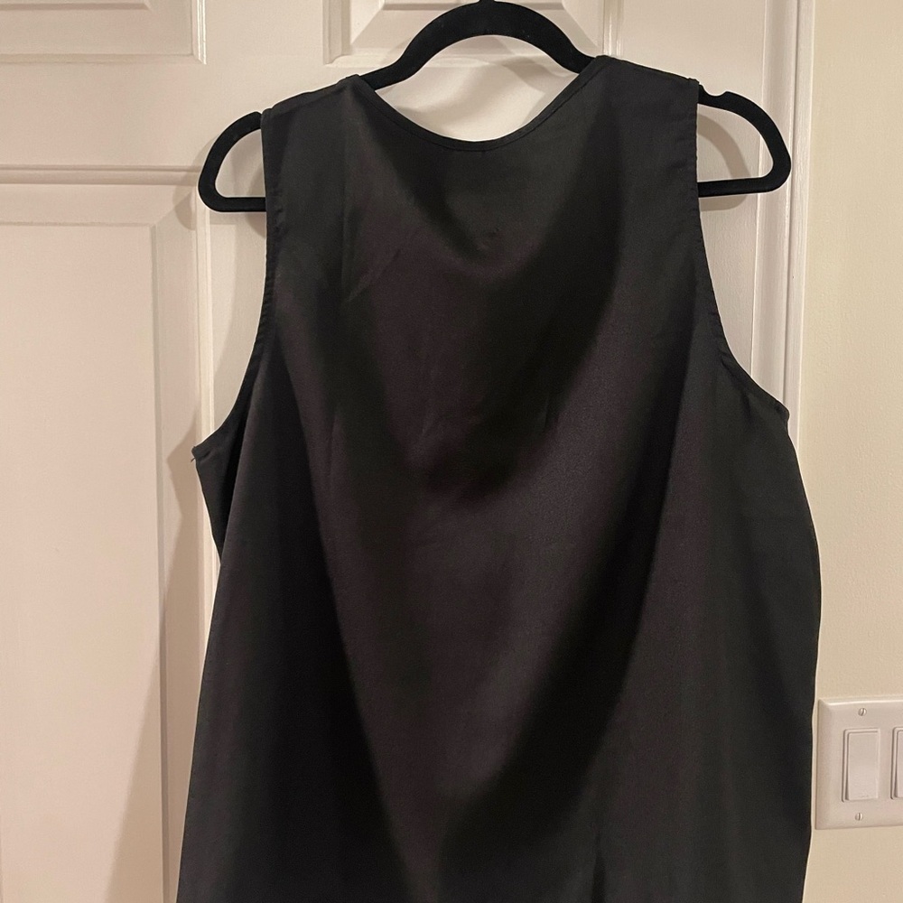 SHEIN Black Keyhole Sleeveless Blouse - Picture 3 of 4